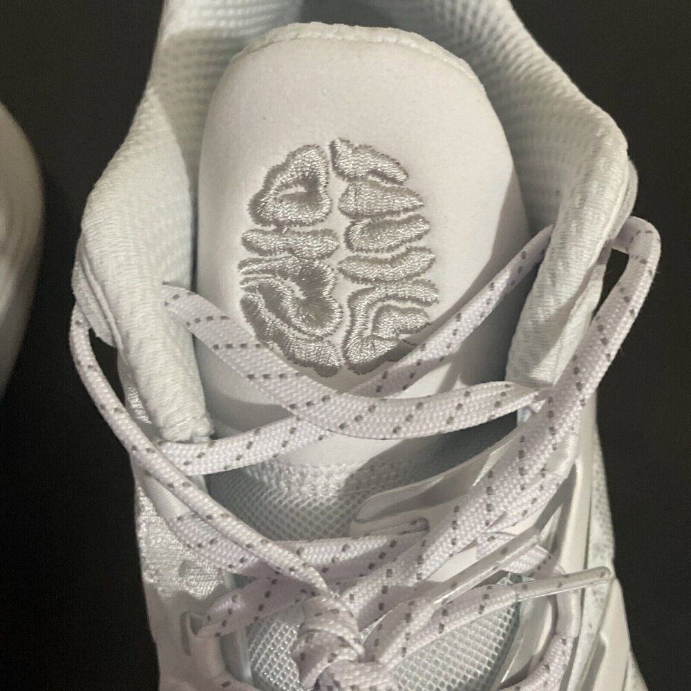 Size 18 - New Balance Two WXY V3 White Grey Men’s Basketball Sneakers Authentic - Picture 11 of 17
